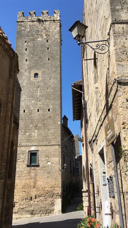 Palazzo Castelleschi Villa Tarquinia Kültér fotó