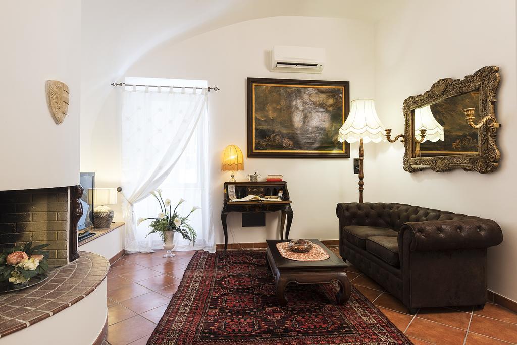 Palazzo Castelleschi Villa Tarquinia Kültér fotó